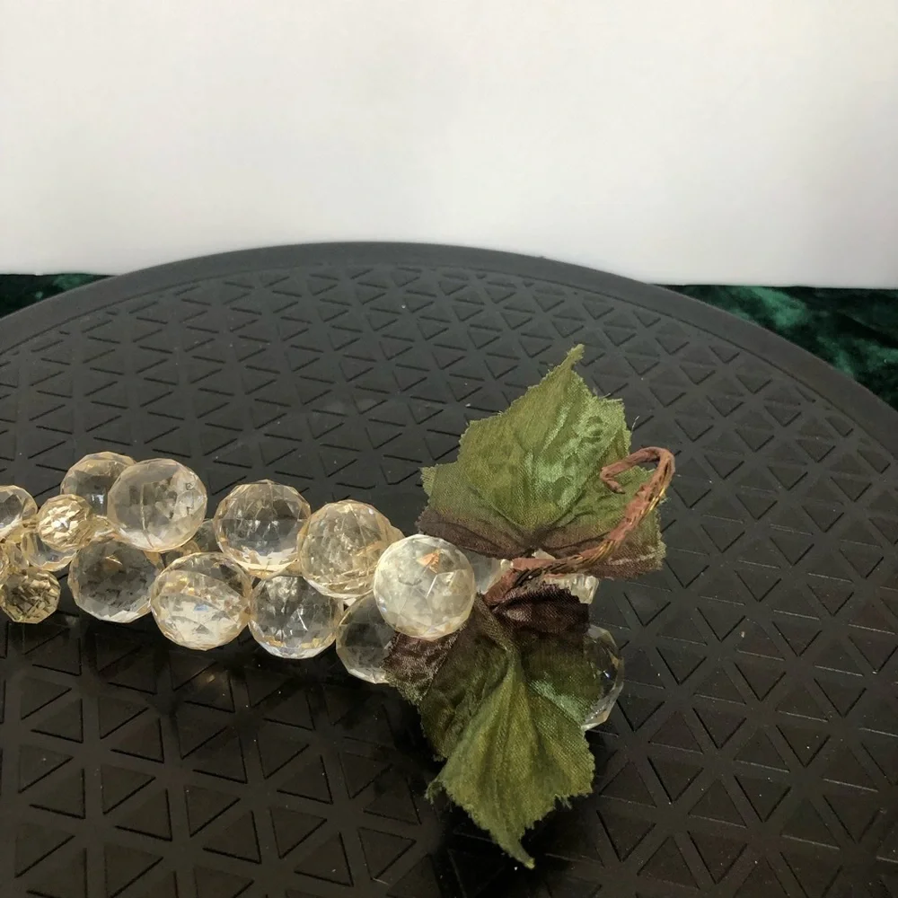 Vtg Plastic Faceted Poseable Grape Cluster Fabric Poseable Leaves